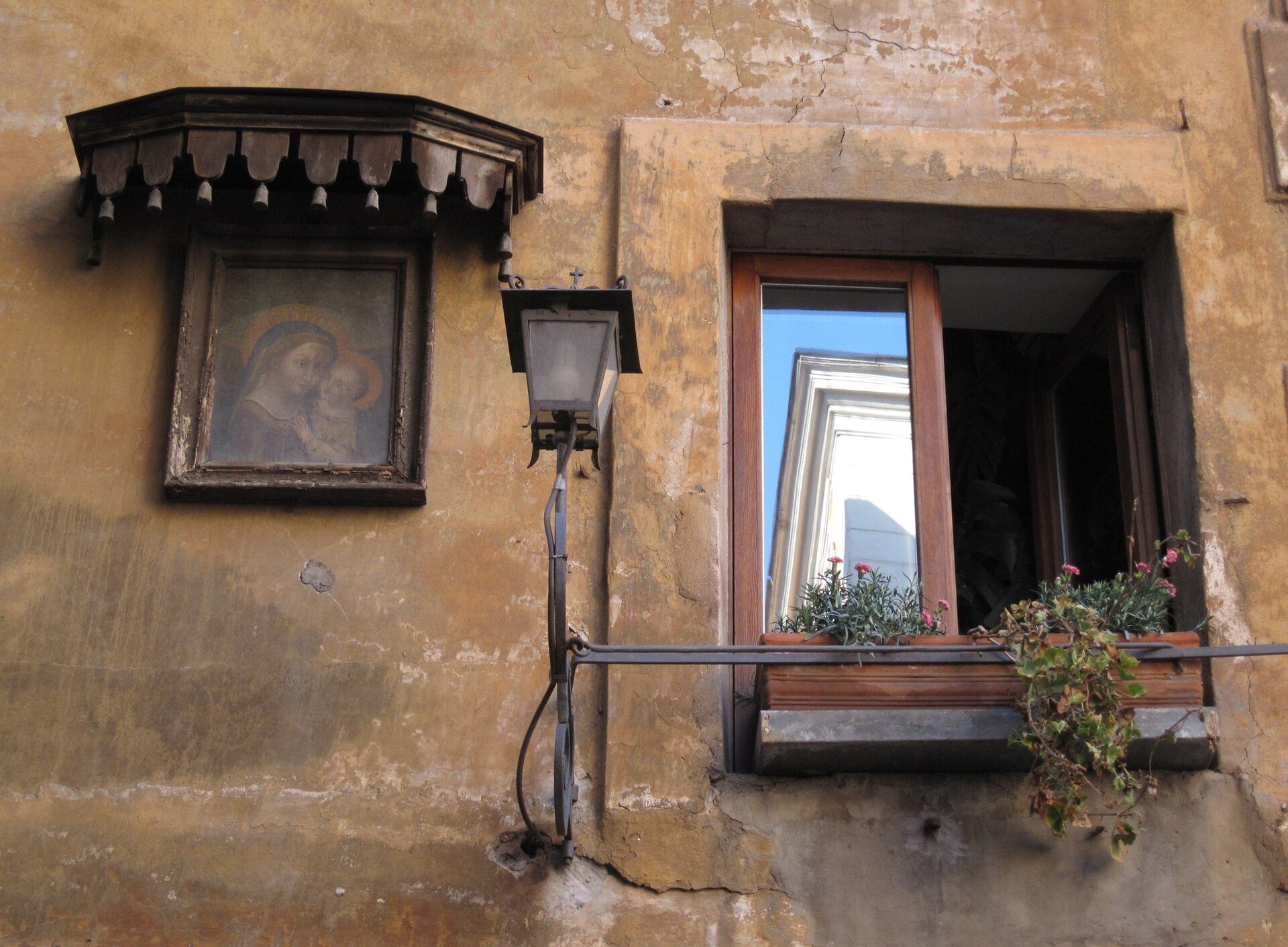 Trastevere street scene