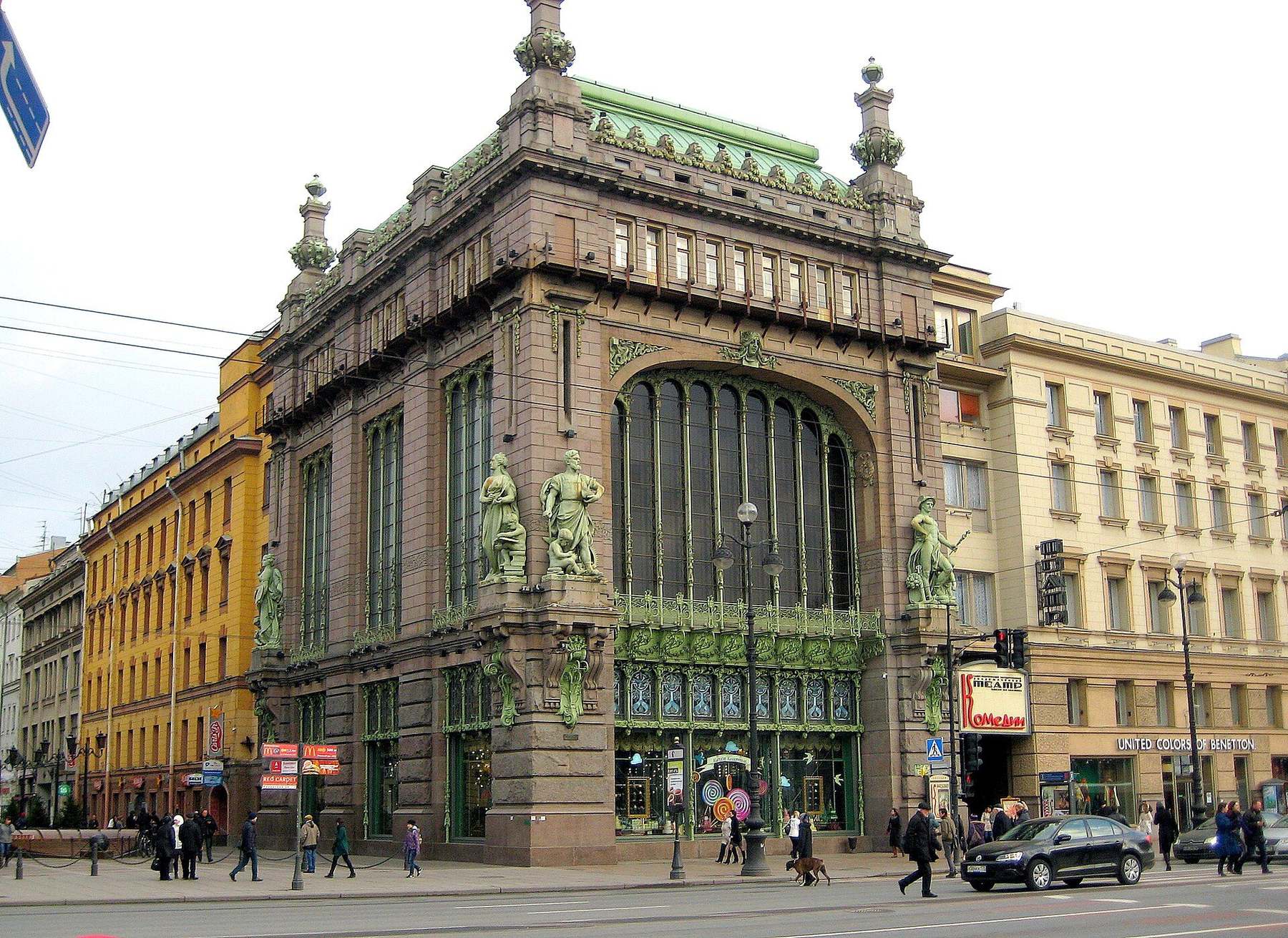 Shopping scene in Saint Petersburg