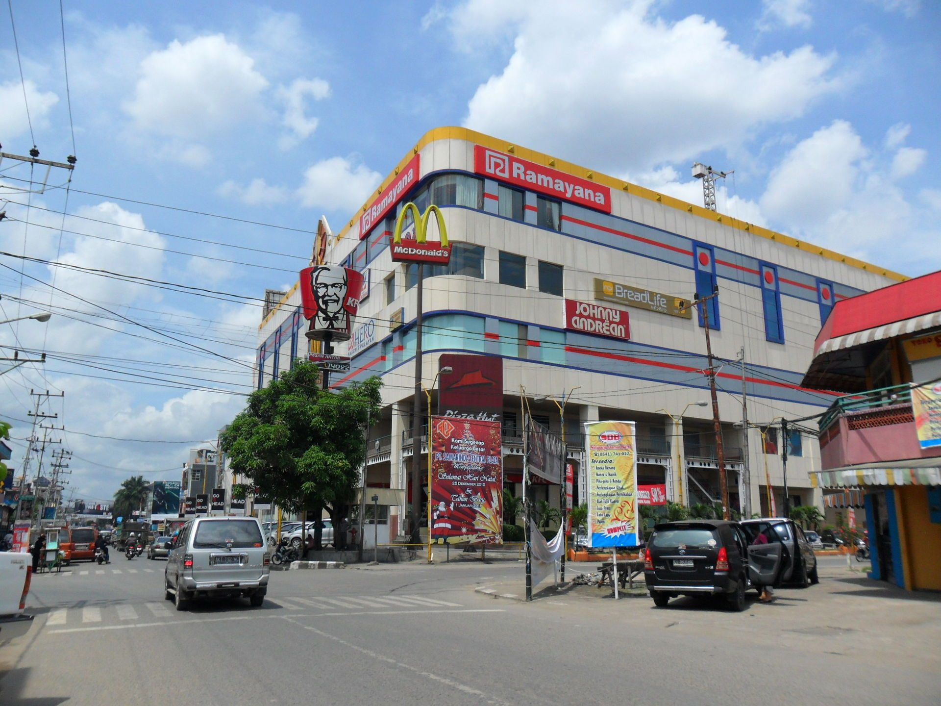 Restaurant scene in Samarinda