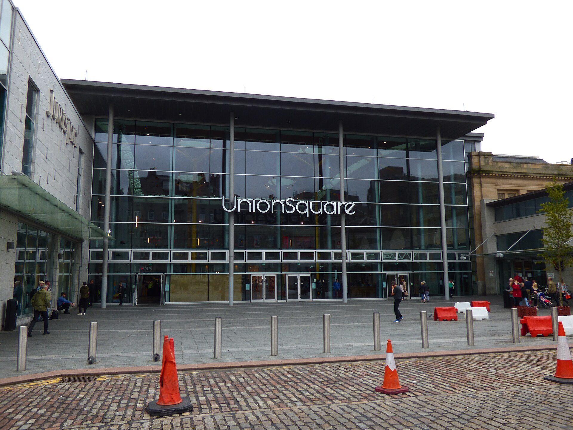 Shopping street scene in San Francisco