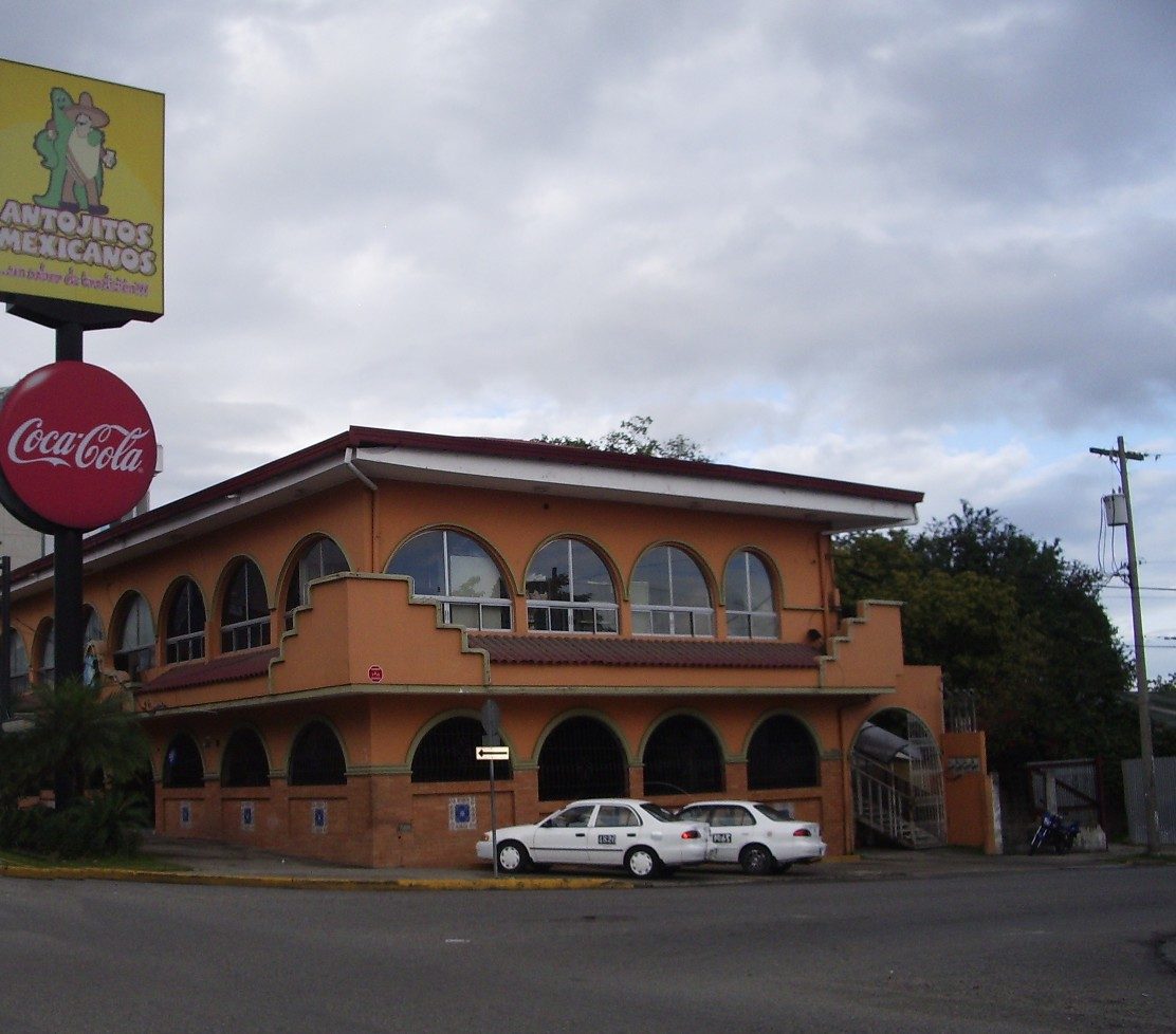 Restaurant scene in San Pedro Sula