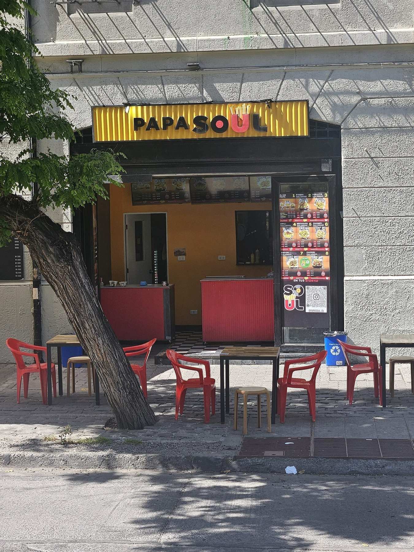 Restaurant or cafe scene in Santiago