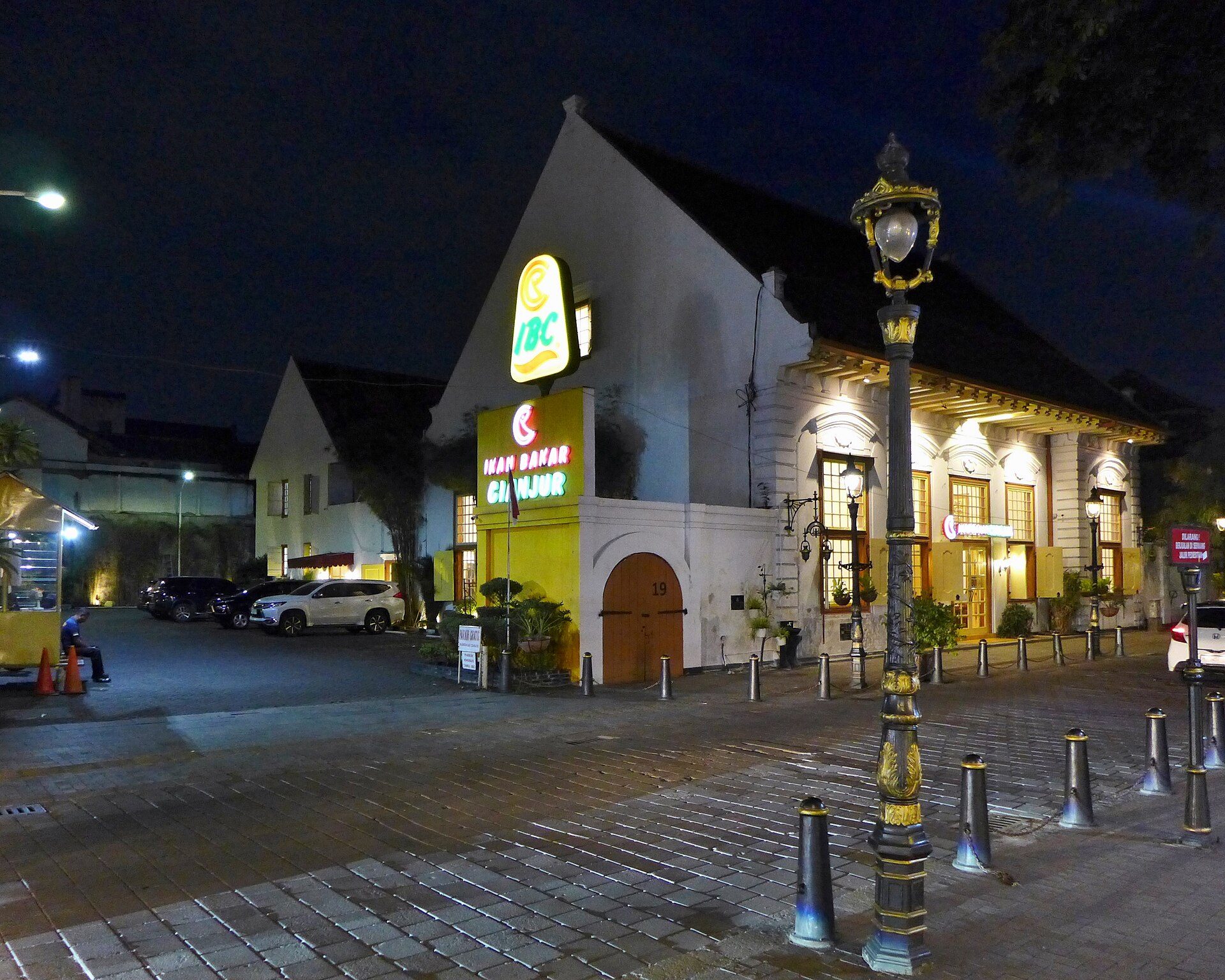Restaurant scene in Semarang