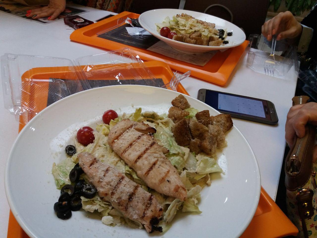 Restaurant scene in Tabriz