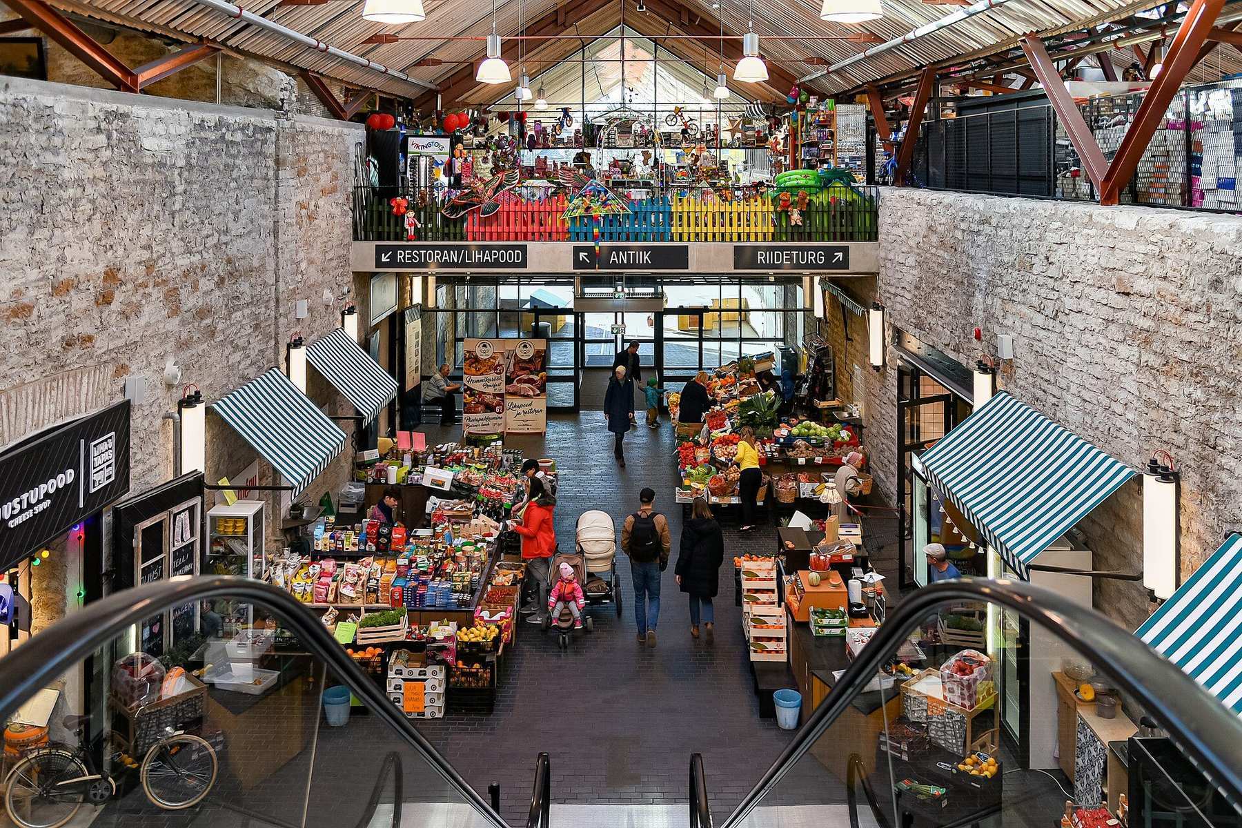 Shopping scene in Tallinn