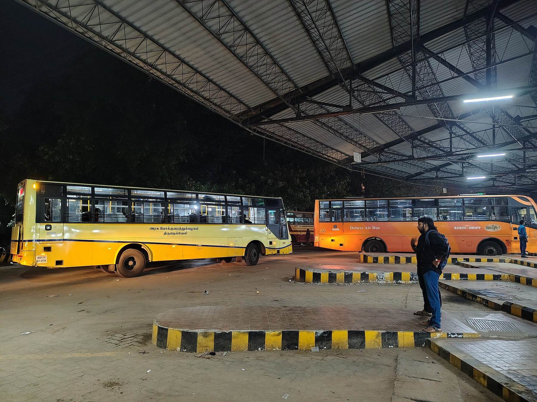 Restaurant scene in Thiruvananthapuram