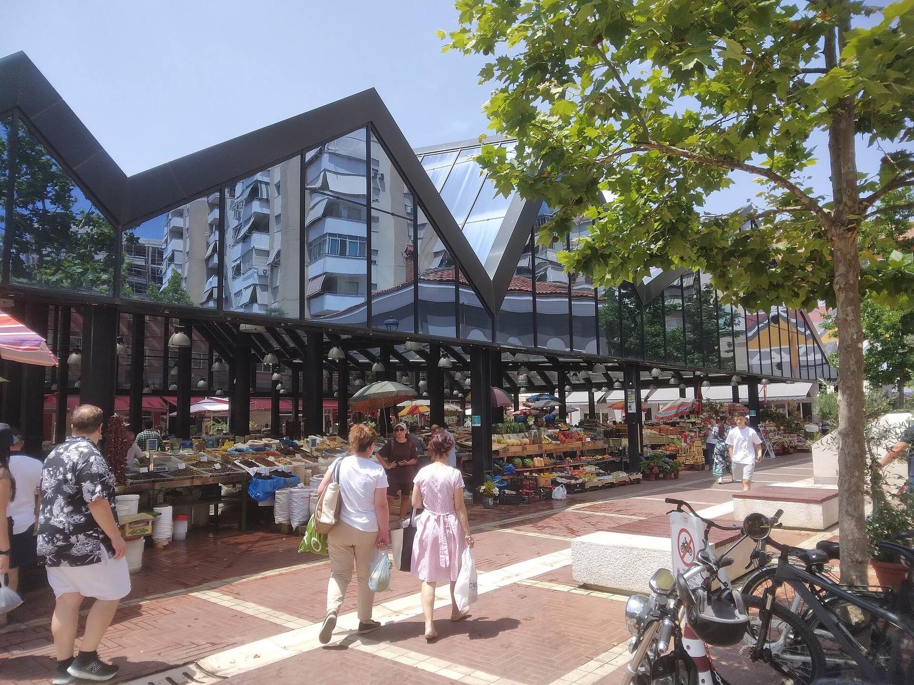 Shopping scene in Tirana