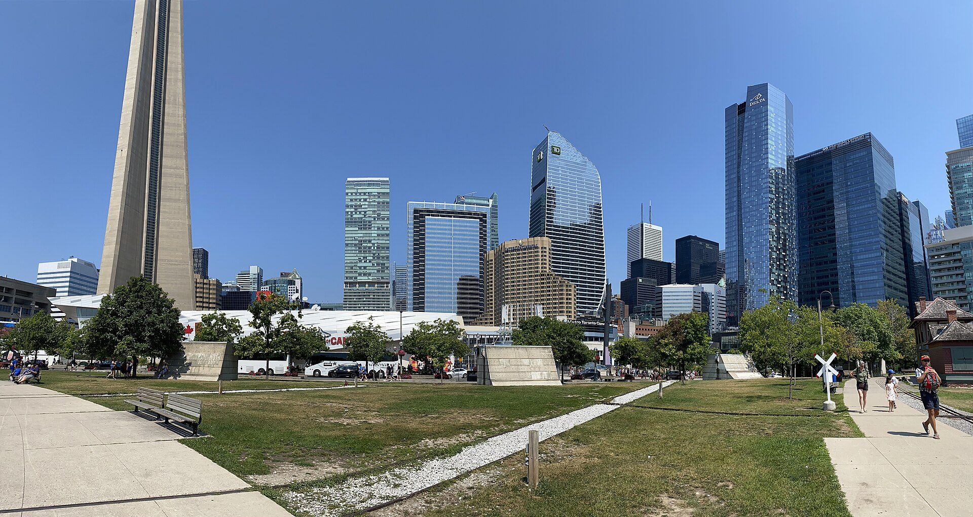 Central Toronto street scene