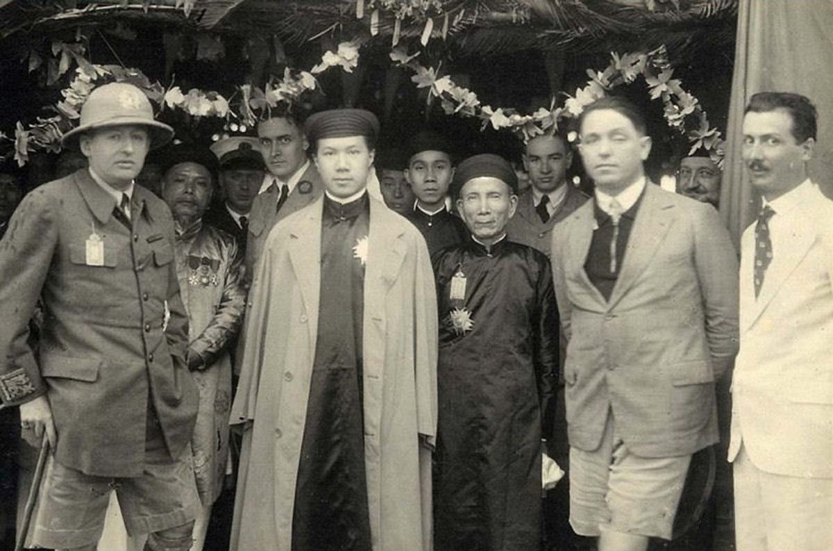 Market and food scene in Vinh