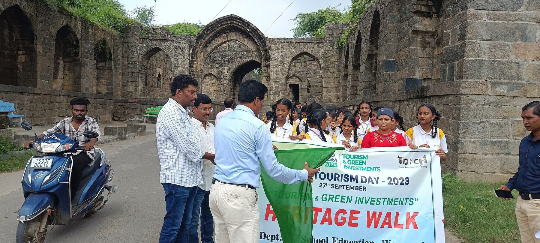 Shopping or market scene in Warangal