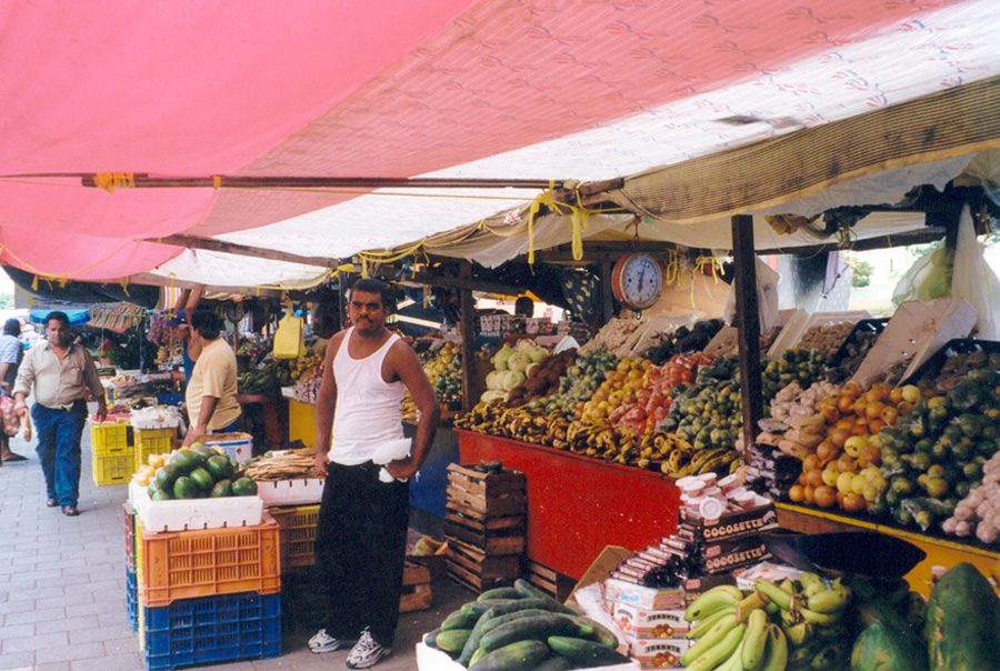 Shopping scene in Willemstad