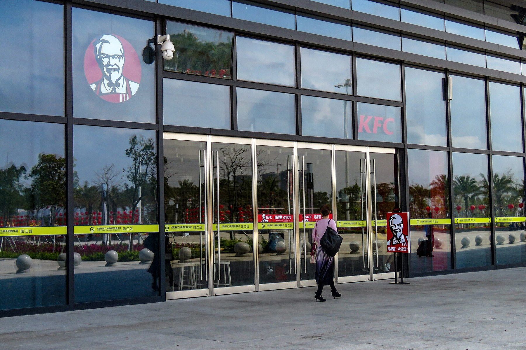 Restaurant scene in Yangjiang