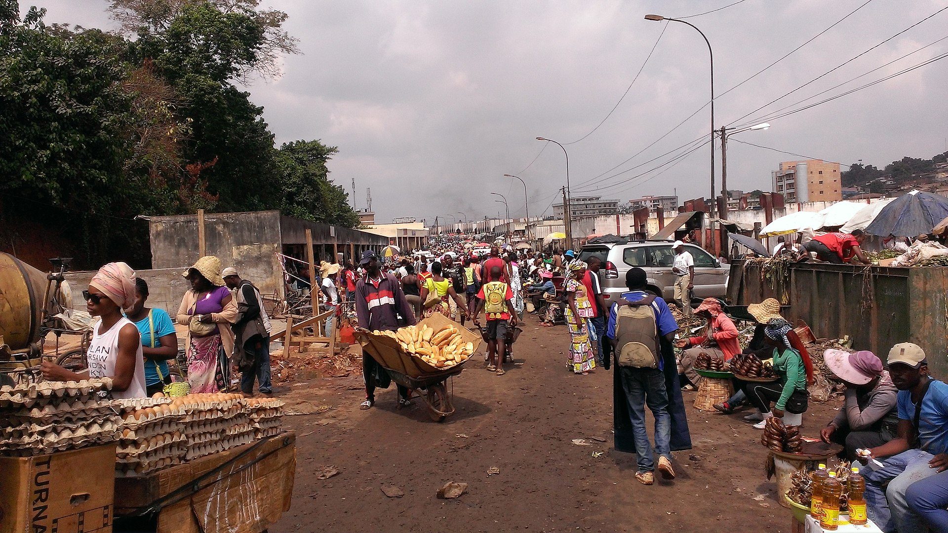 Shopping scene in Yaounde