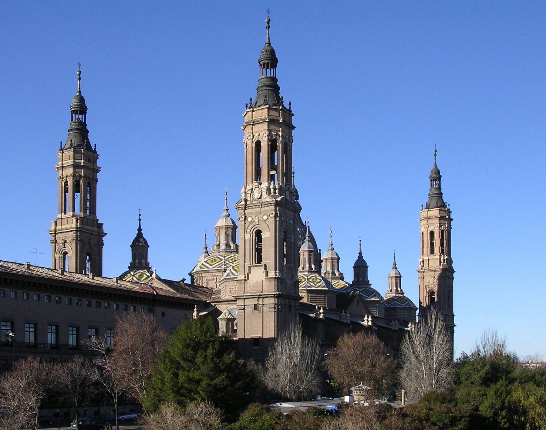 Plaza del Pilar browsing route in Zaragoza