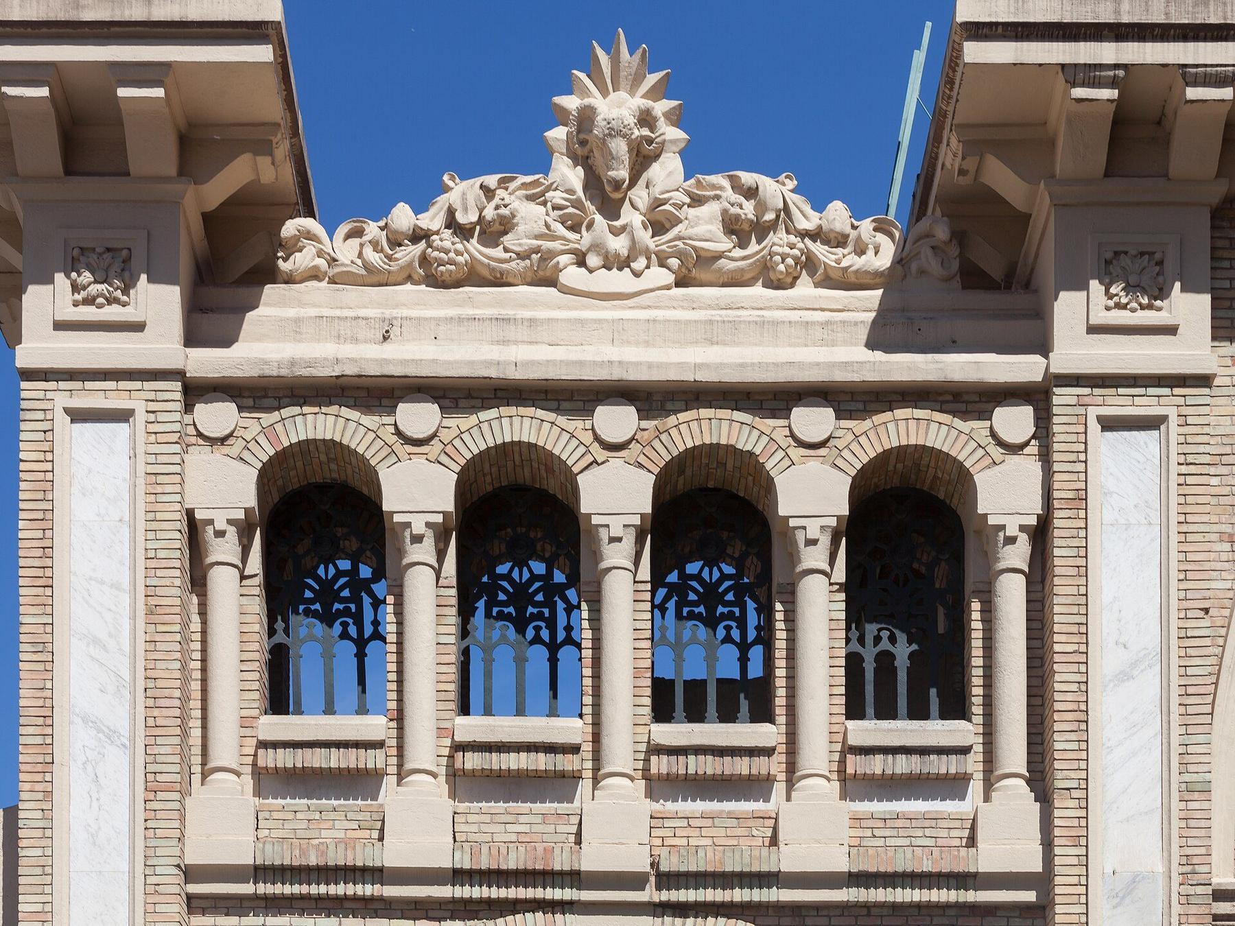 Shopping or market scene in Zaragoza