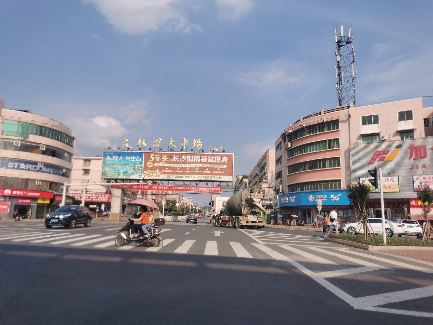 Shopping scene in Zhuzhou