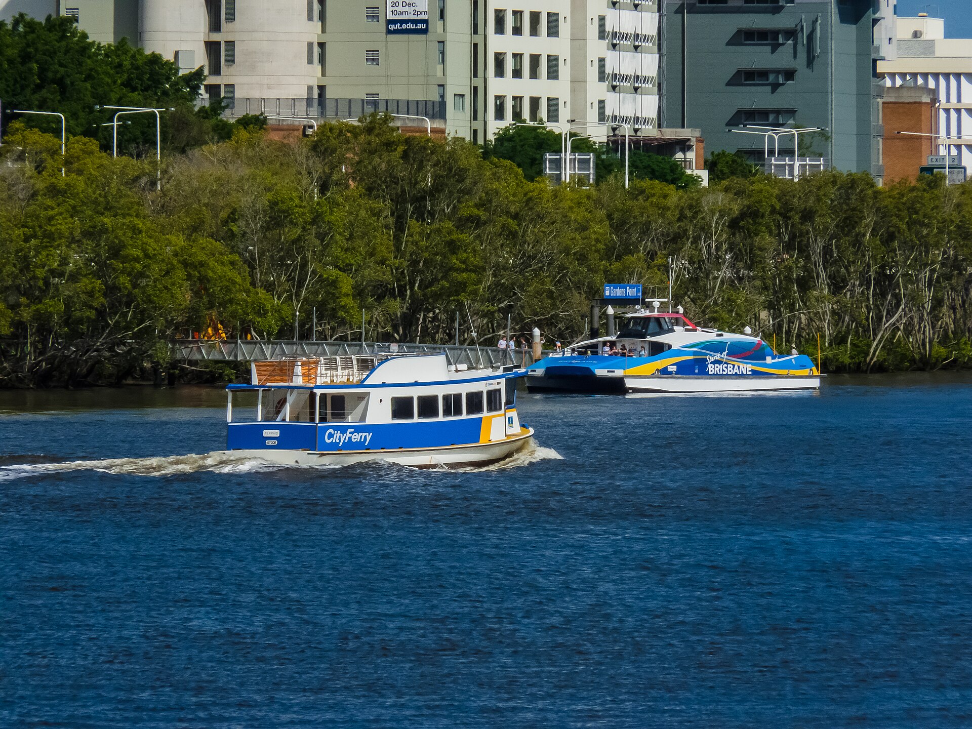 Городской паром CityCat на реке Брисбен